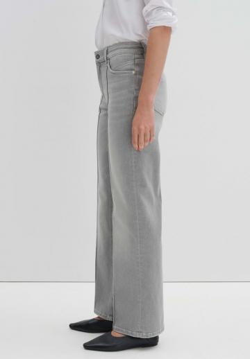Клешеные джинсы