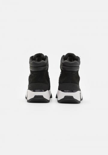 Ботинки на шнуровке