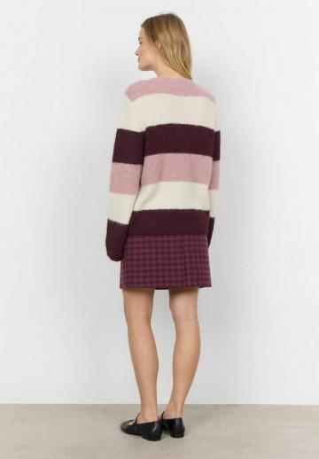 Пуловер в полоску