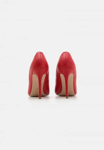 Туфли на высоком каблуке