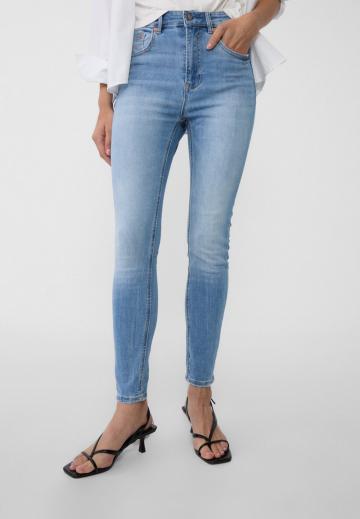 Короткие джинсы