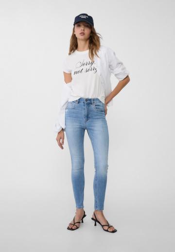 Короткие джинсы