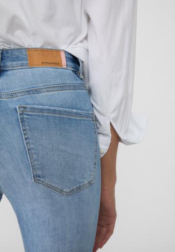 Короткие джинсы