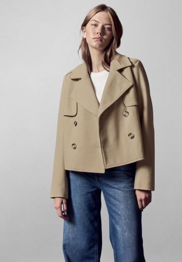 Блейзер с накладными карманами