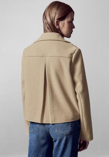 Блейзер с накладными карманами