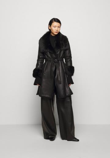 Кожаное пальто