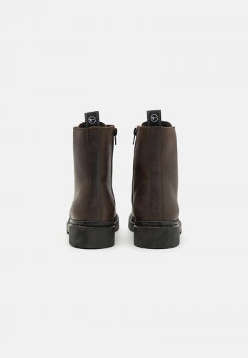 Ботинки на шнуровке