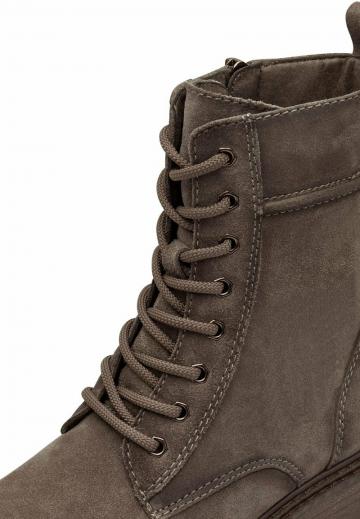 Ботинки на шнуровке