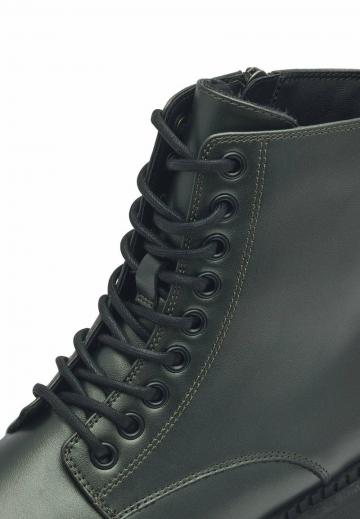Ботинки на шнуровке