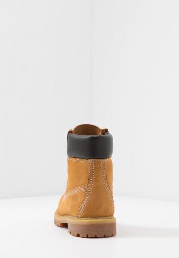 Ботинки на шнуровке