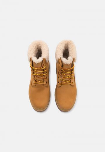 Ботинки на шнуровке