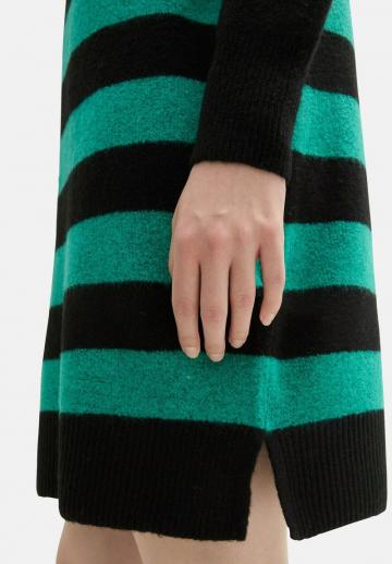 Вязаное платье