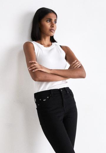 Узкие джинсы