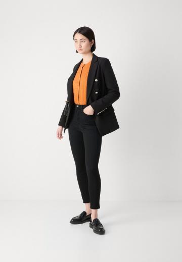 Узкие джинсы