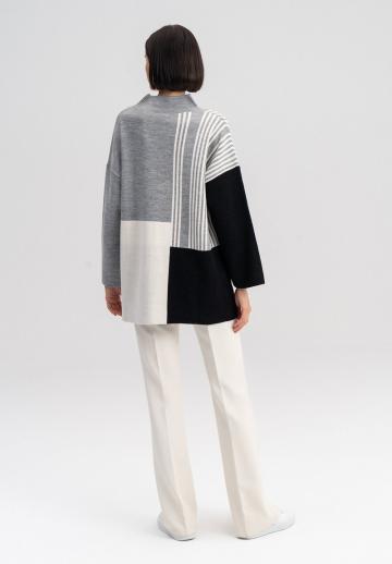 Пуловер в полоску