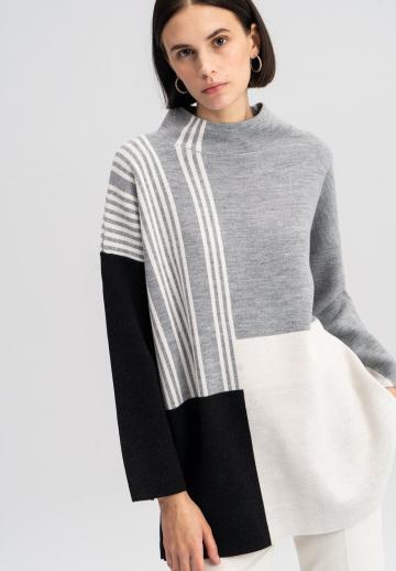 Пуловер в полоску