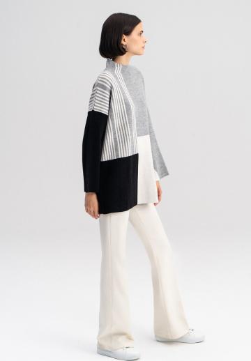 Пуловер в полоску