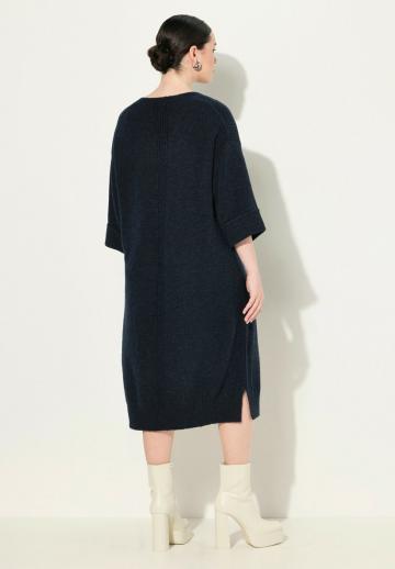 Вязаное платье