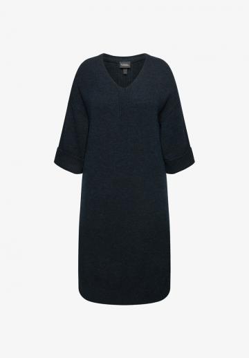 Вязаное платье