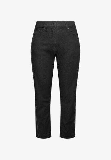 Короткие джинсы