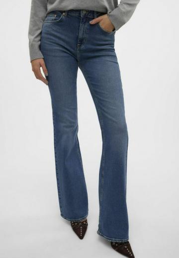 Клешеные джинсы