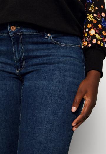 Короткие джинсы