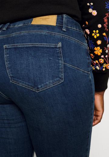 Короткие джинсы