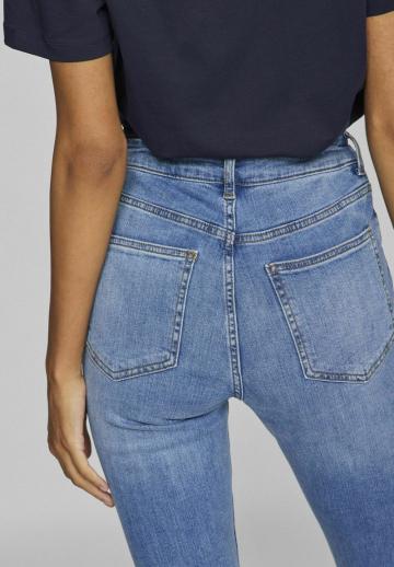 Клешеные джинсы