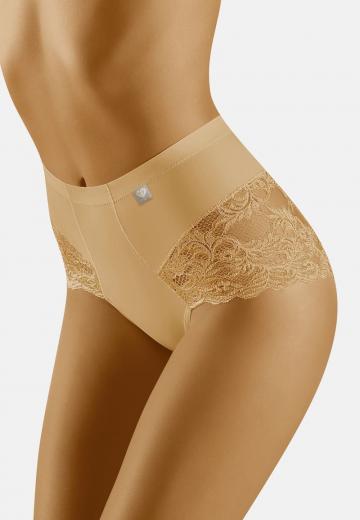Трусы на бедрах