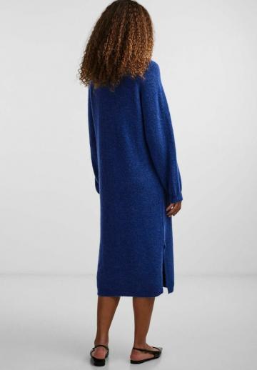 Вязаное платье