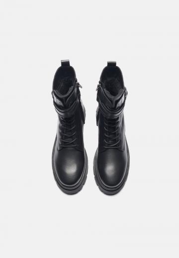 Ботинки на шнуровке