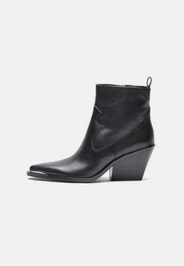 Ковбойские сапожки