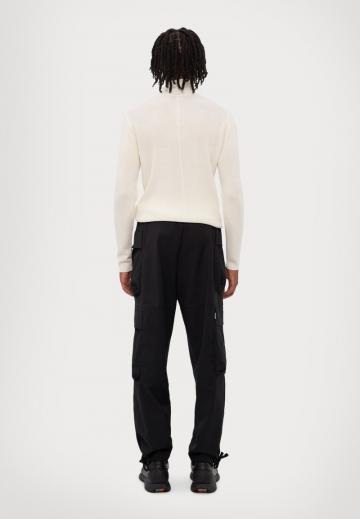 Брюки с накладными карманами