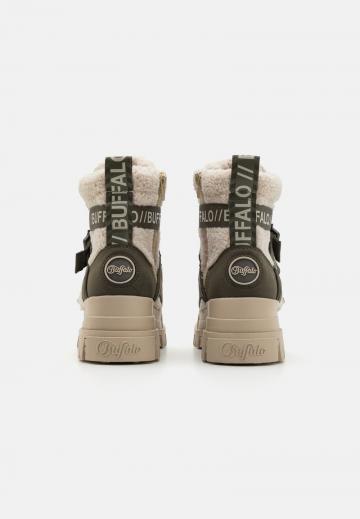 Зимние ботинки