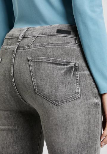 Короткие джинсы