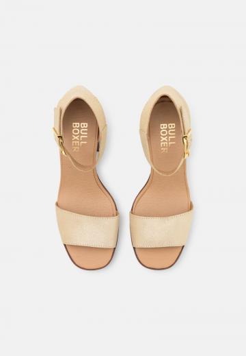 Босоножки на каблуке