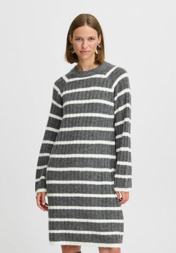 Вязаное платье