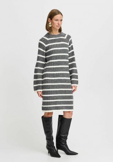 Вязаное платье