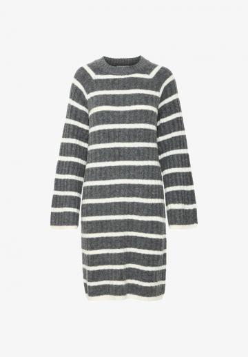 Вязаное платье