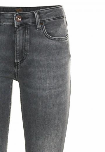 Узкие джинсы