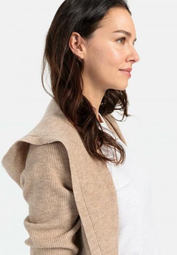 Длинный жилет