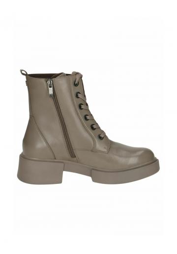 Ботинки на шнуровке