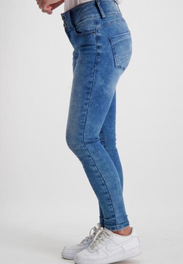 Узкие джинсы