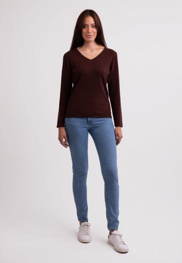 Пуловер с вырезом V