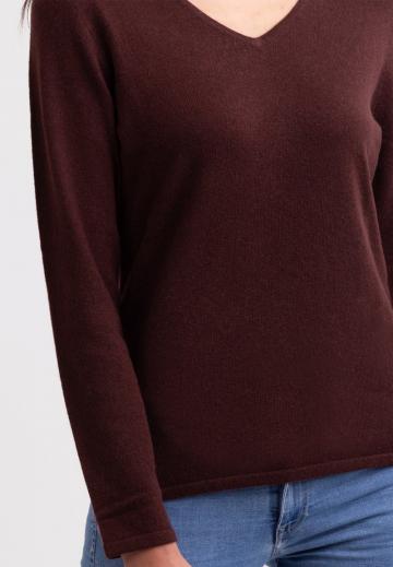 Пуловер с вырезом V