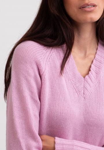 Пуловер с вырезом V