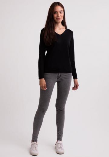 Пуловер с вырезом V