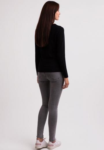 Пуловер с вырезом V