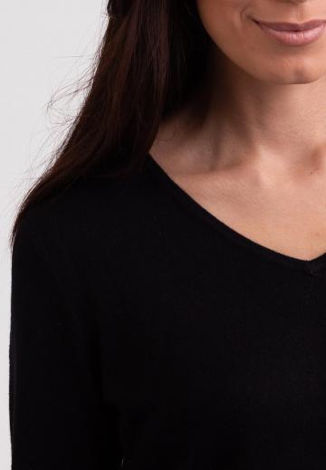 Пуловер с вырезом V