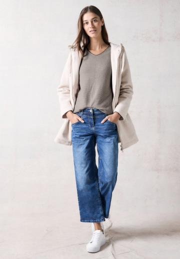 Пуловер с вырезом V